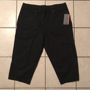 Black cropped capri pants